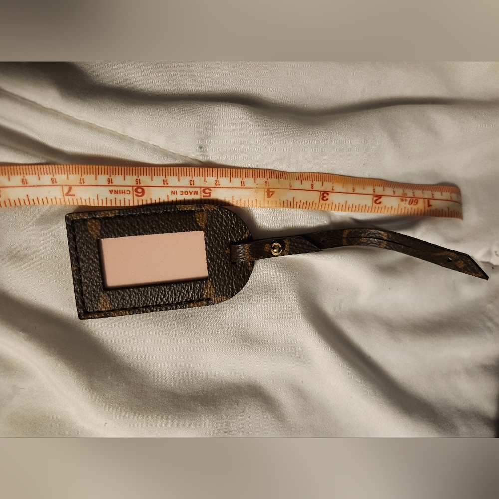 Lv Language Name Tag - image 5